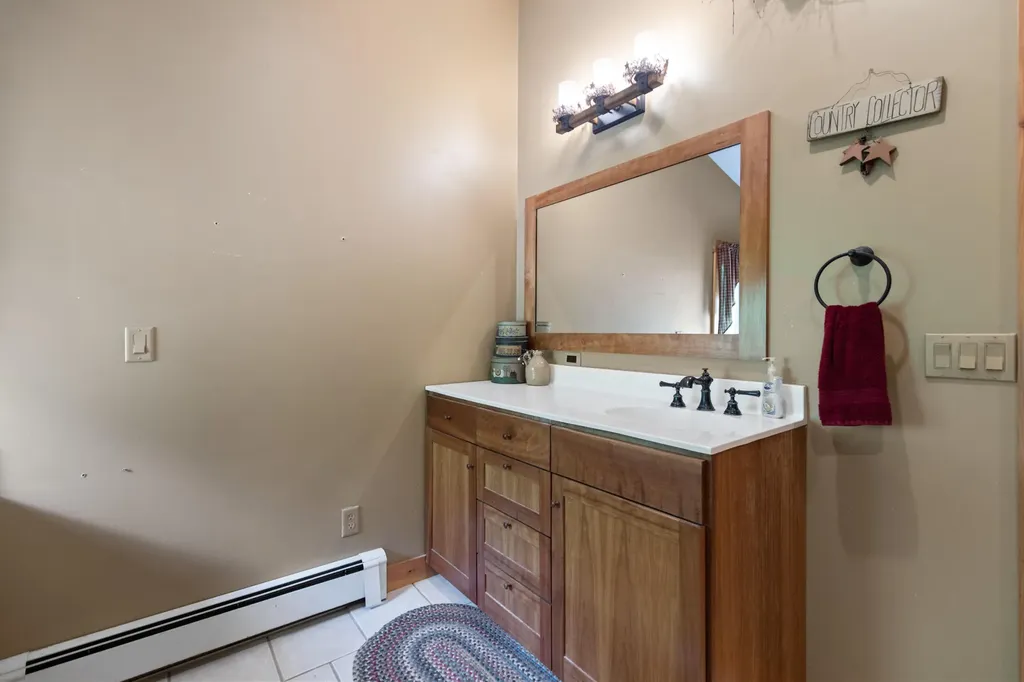 24 Penny Lane Liberty ME 04949