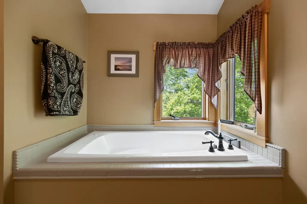 24 Penny Lane Liberty ME 04949