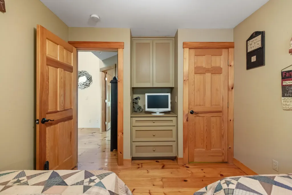 24 Penny Lane Liberty ME 04949