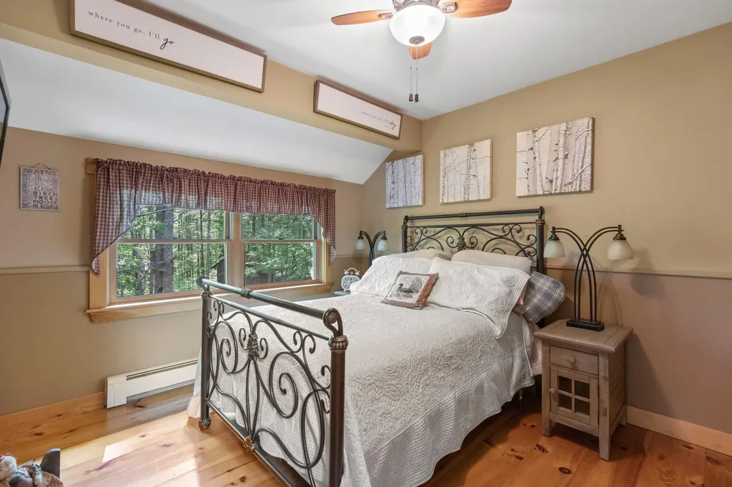 24 Penny Lane Liberty ME 04949