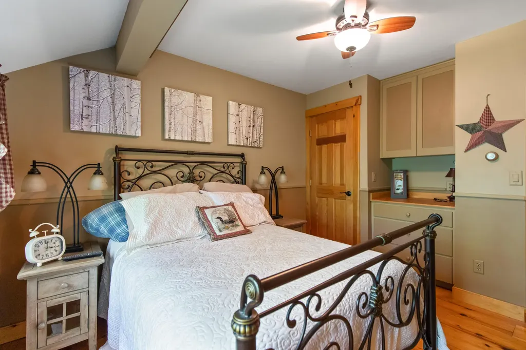 24 Penny Lane Liberty ME 04949