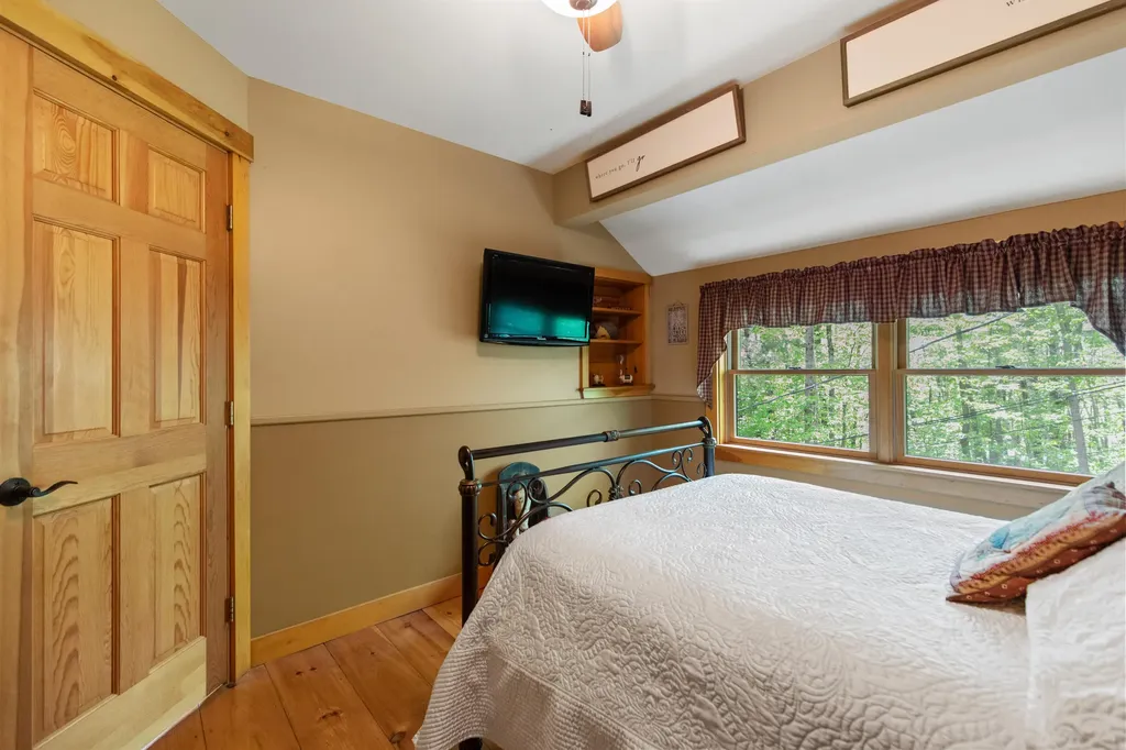 24 Penny Lane Liberty ME 04949