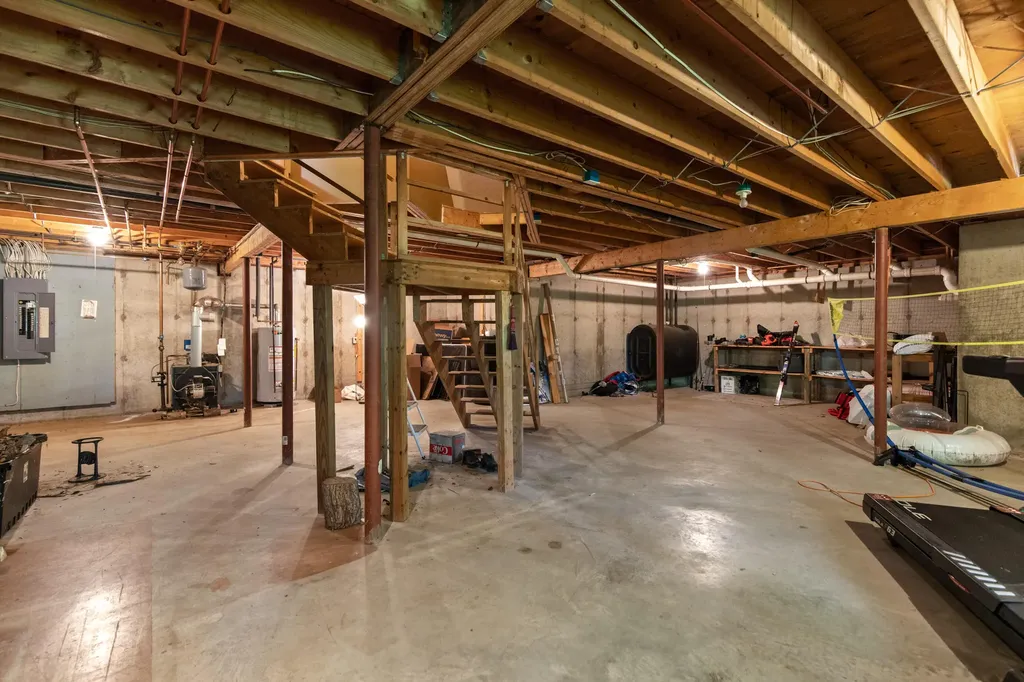 24 Penny Lane Liberty ME 04949