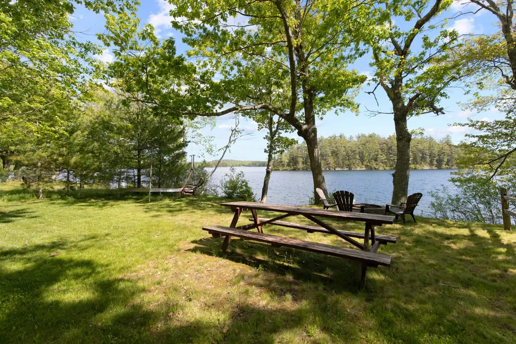 24 Penny Lane Liberty ME 04949