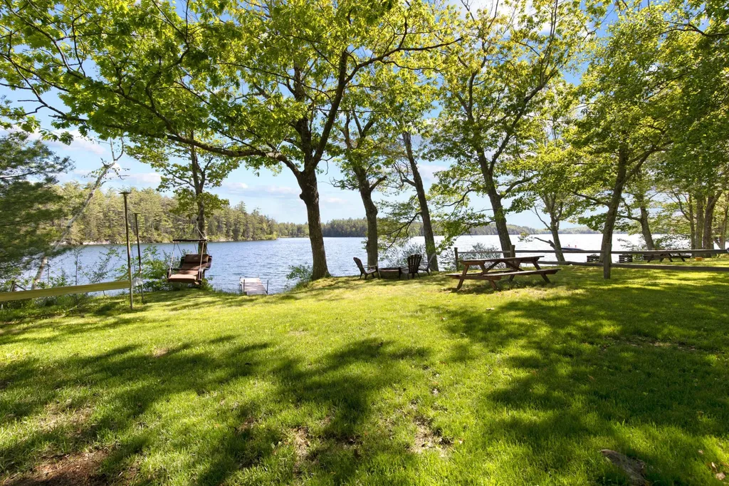 24 Penny Lane Liberty ME 04949
