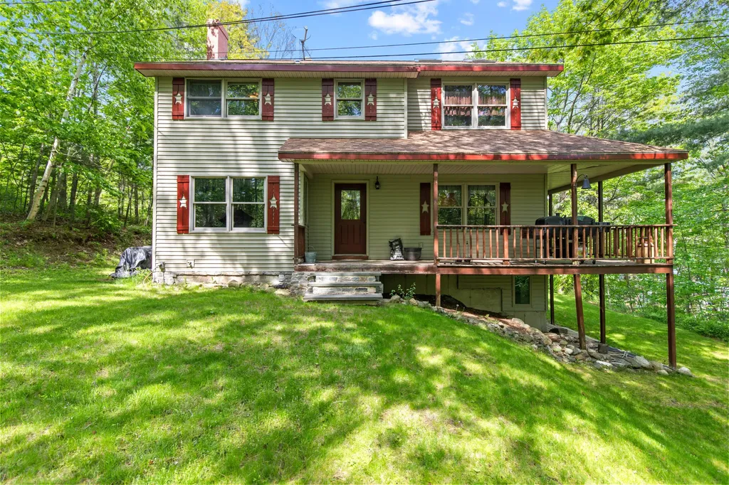 24 Penny Lane Liberty ME 04949