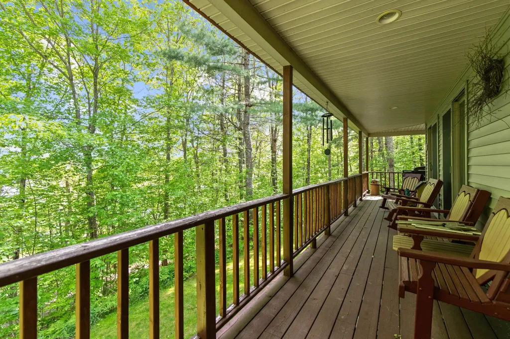 24 Penny Lane Liberty ME 04949