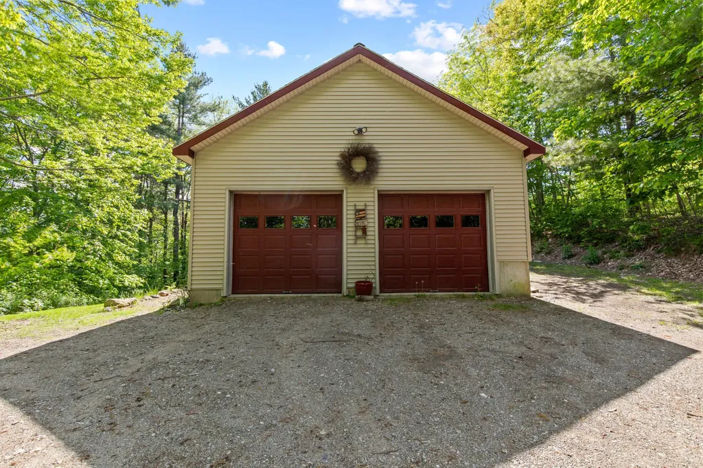 24 Penny Lane Liberty ME 04949