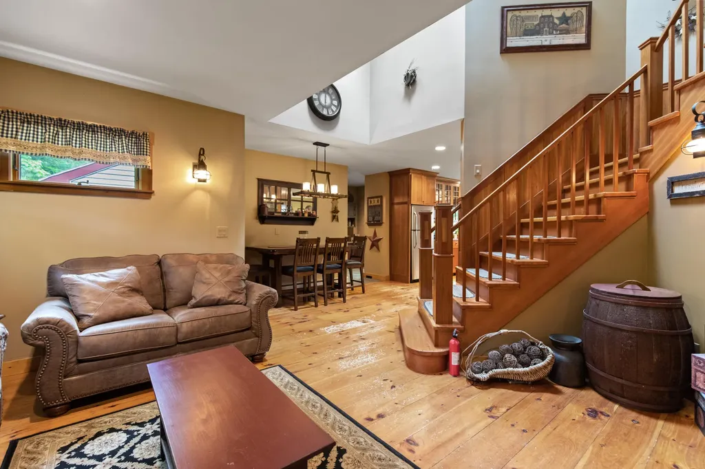 24 Penny Lane Liberty ME 04949