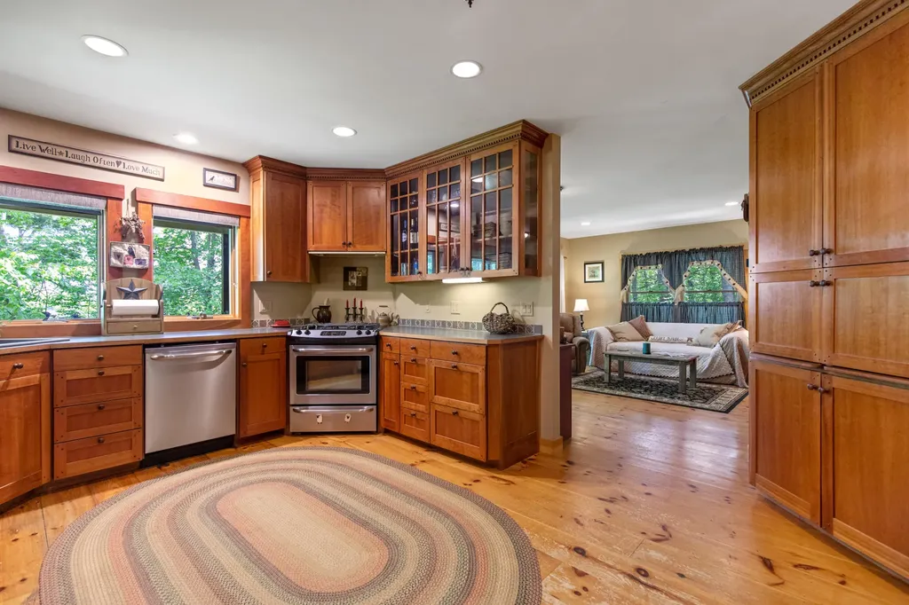 24 Penny Lane Liberty ME 04949
