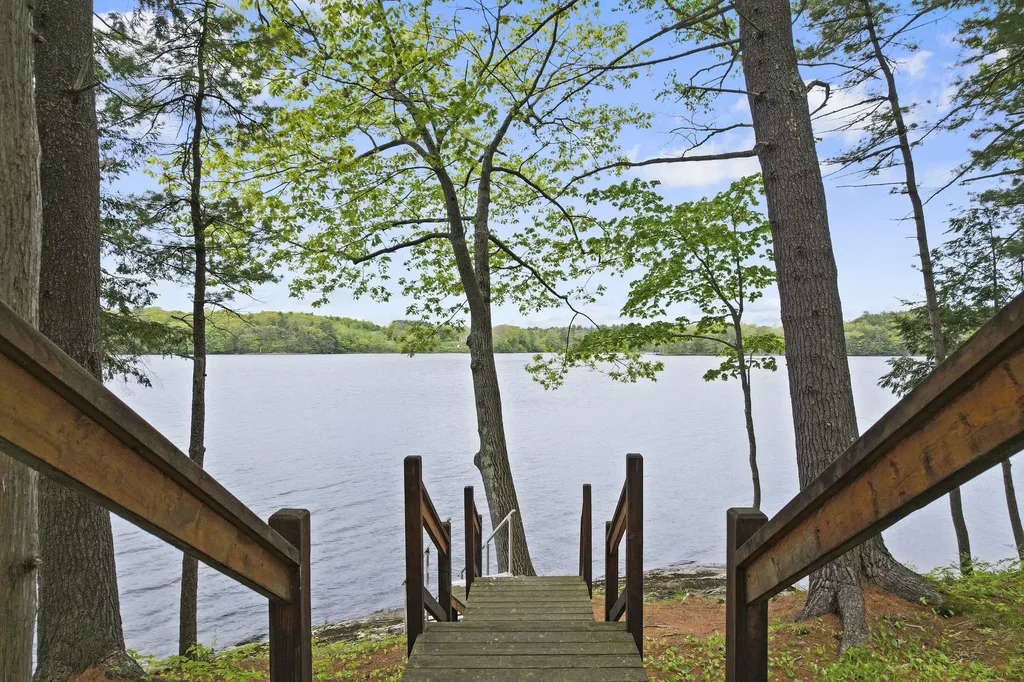 39 Island View Lane Brunswick ME 04011
