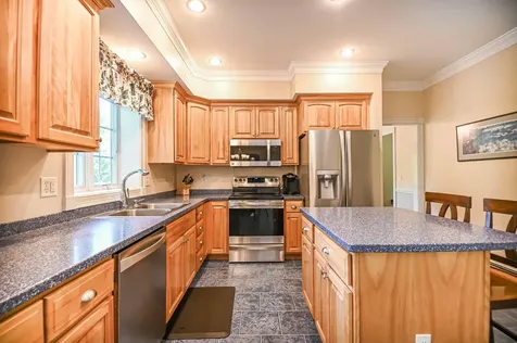 11 Doe Drive Eliot ME 03903
