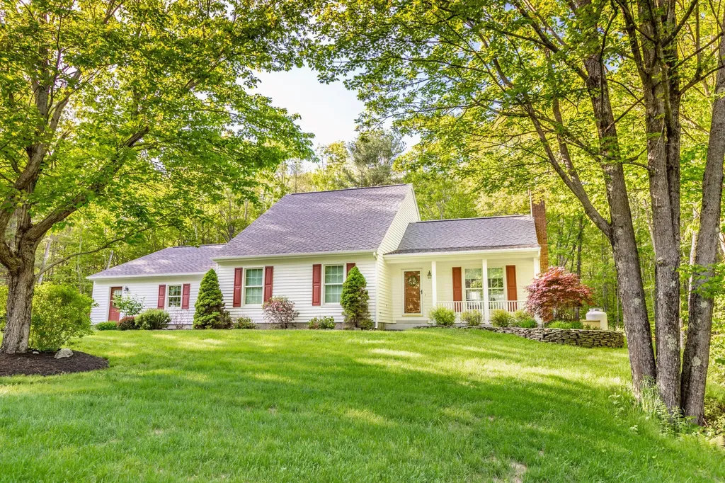 8 Pond Ridge Drive Lewiston ME 04240