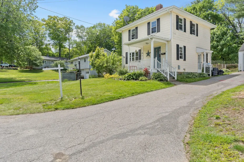 4 Cross Street Kittery ME 03904