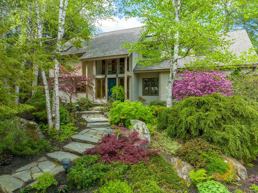 291 Molyneaux Road Camden ME 04843