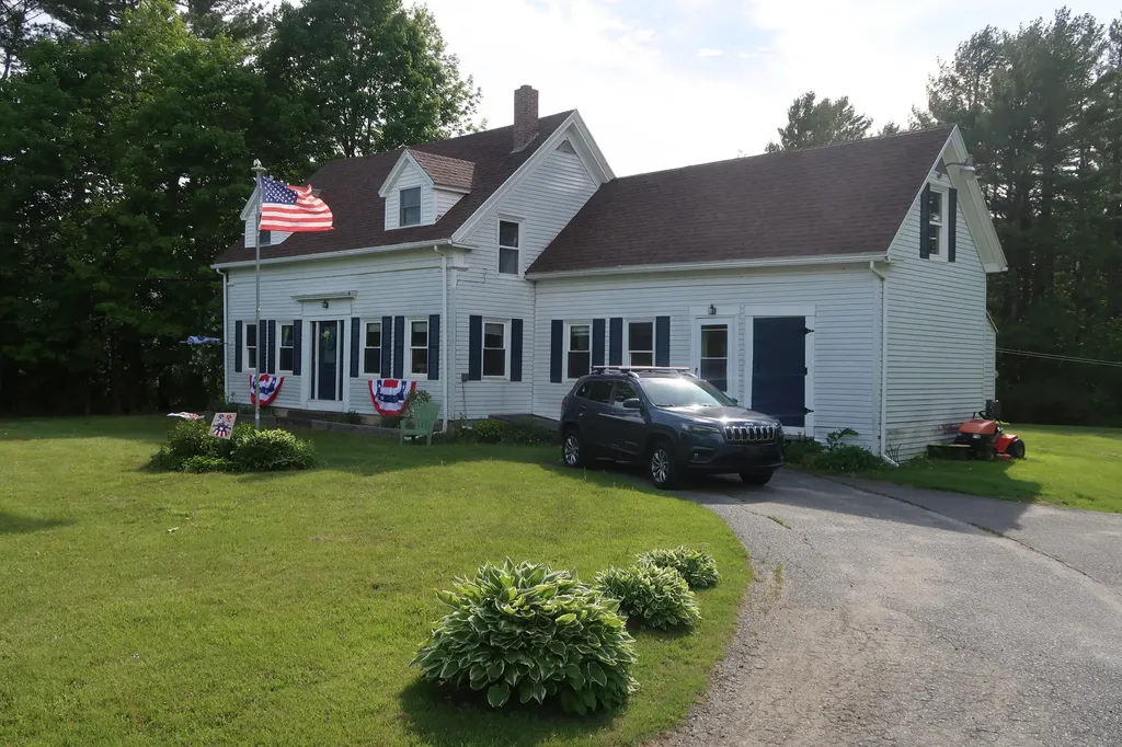 2880 W River Road Sidney ME 04330