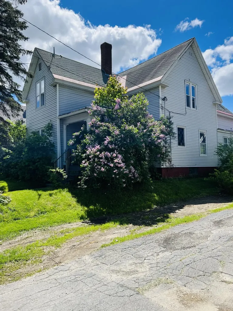 22 Ash Street Waterville ME 04901