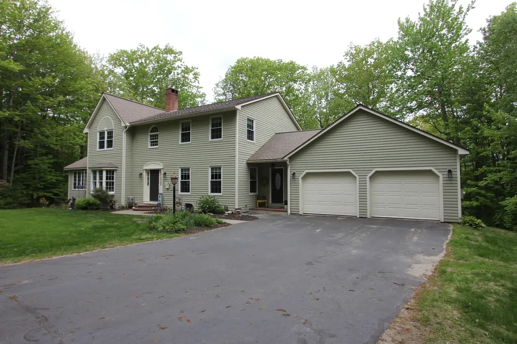 31 Sheffield Avenue Lewiston ME 04240