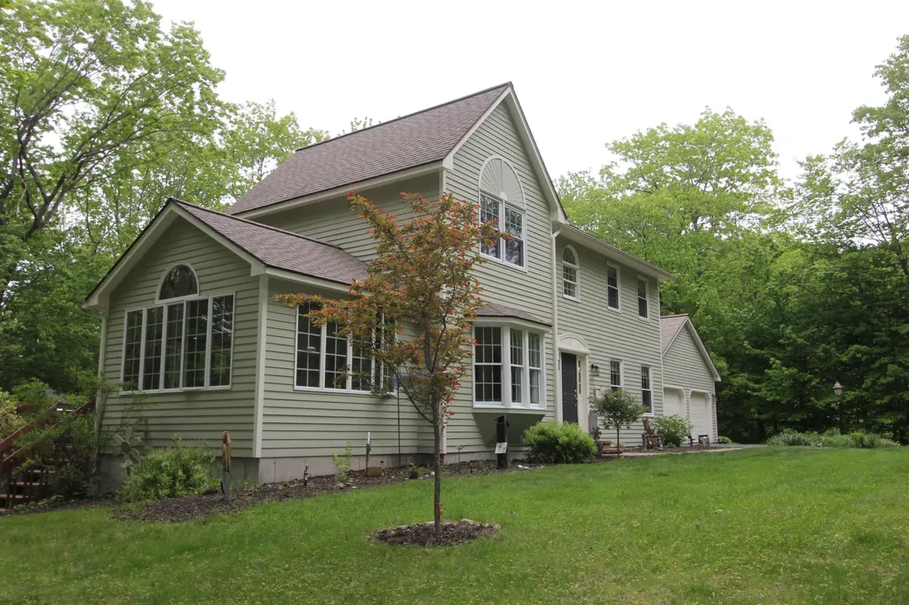 31 Sheffield Avenue Lewiston ME 04240