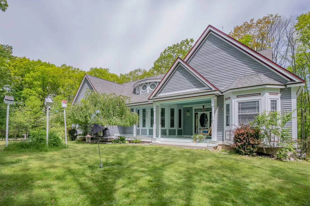 32 Leach Road Kittery ME 03904
