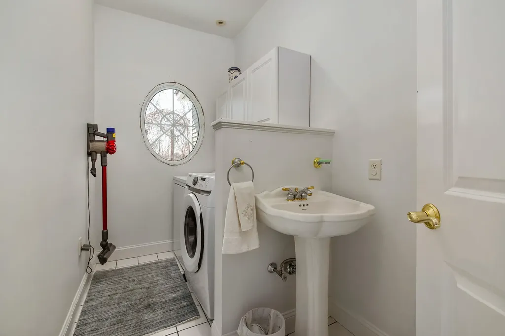 32 Leach Road Kittery ME 03904
