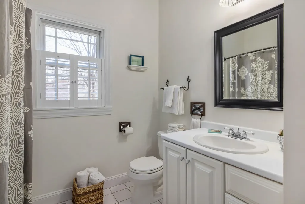 32 Leach Road Kittery ME 03904