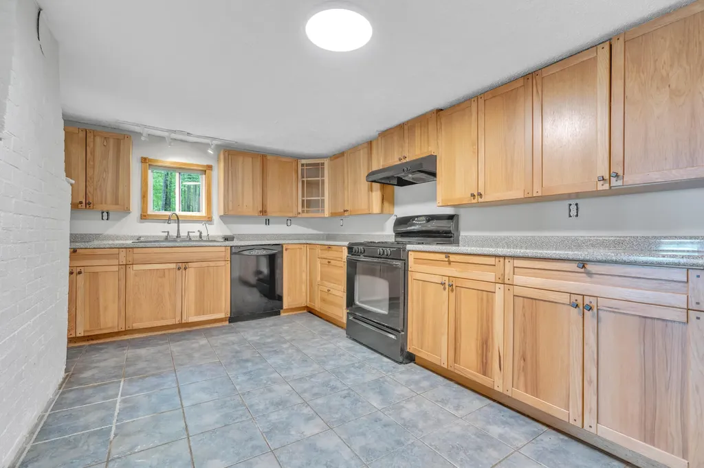 52 Old Pond Road Buxton ME 04093