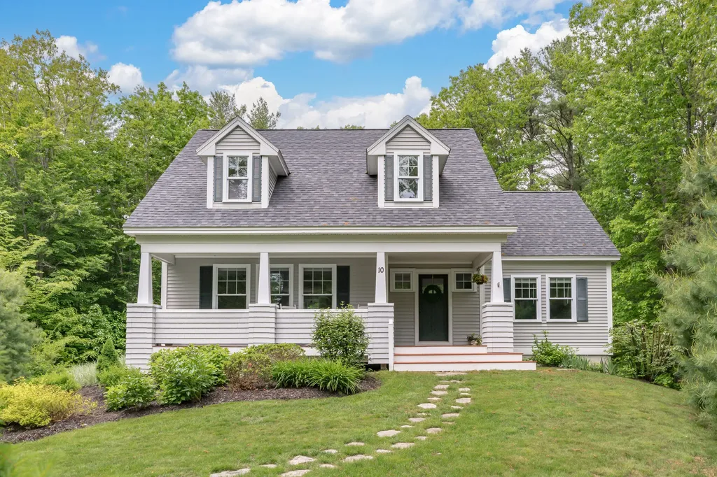 10 Devon Woods Drive Kittery ME 03904