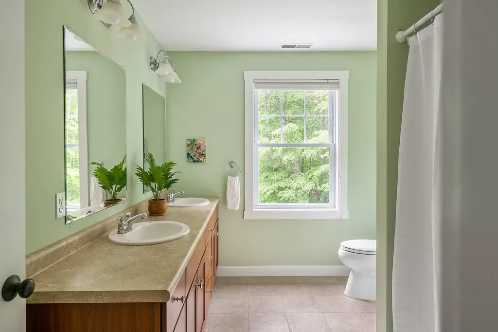 10 Devon Woods Drive Kittery ME 03904