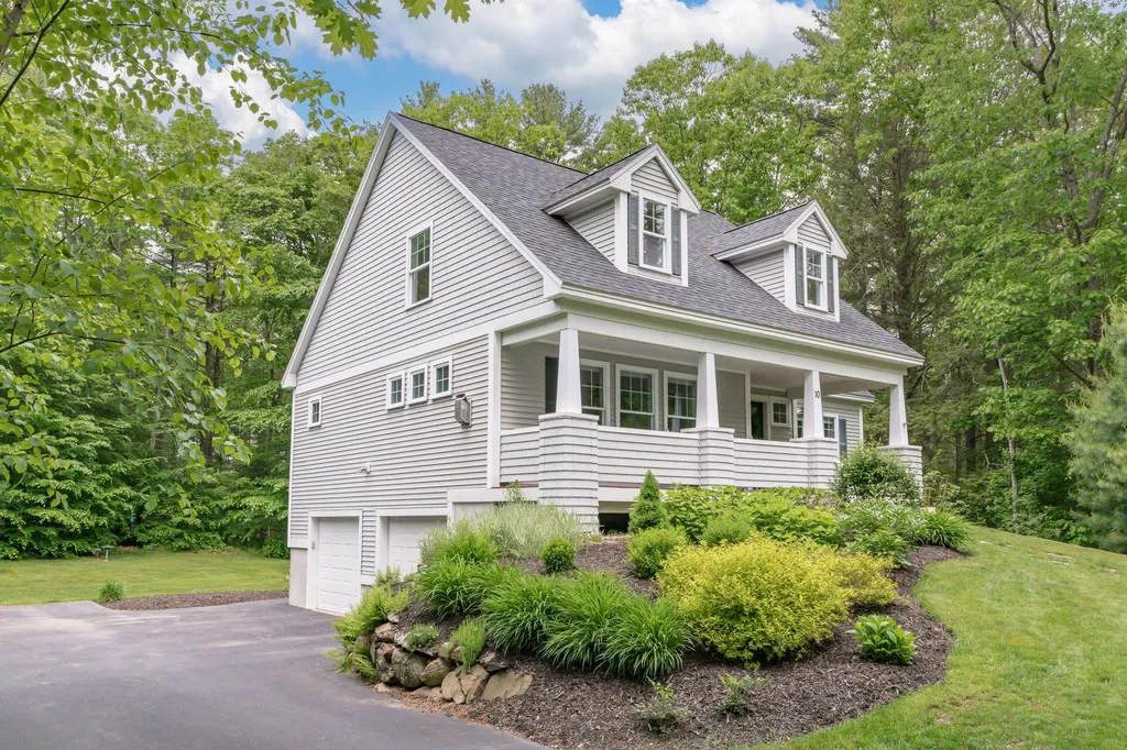 10 Devon Woods Drive Kittery ME 03904