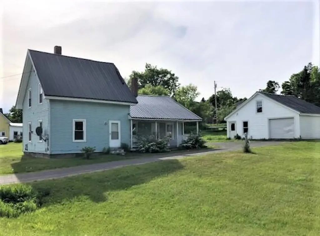 638 Vaughn Road Dover-foxcroft ME 04426
