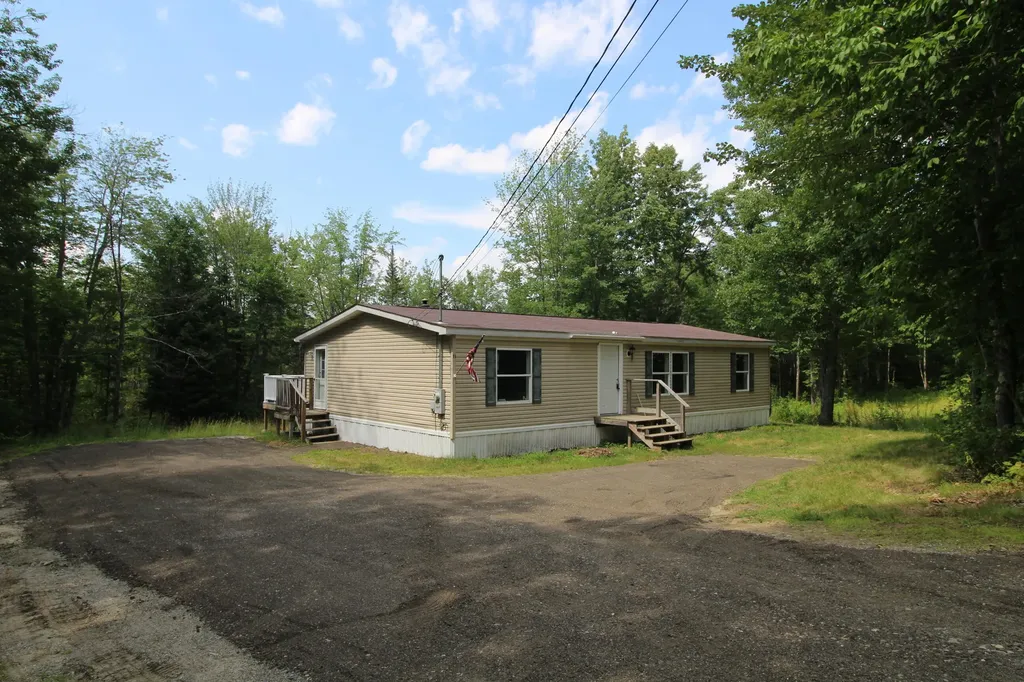 11 Old Lewiston Road Leeds ME 04263