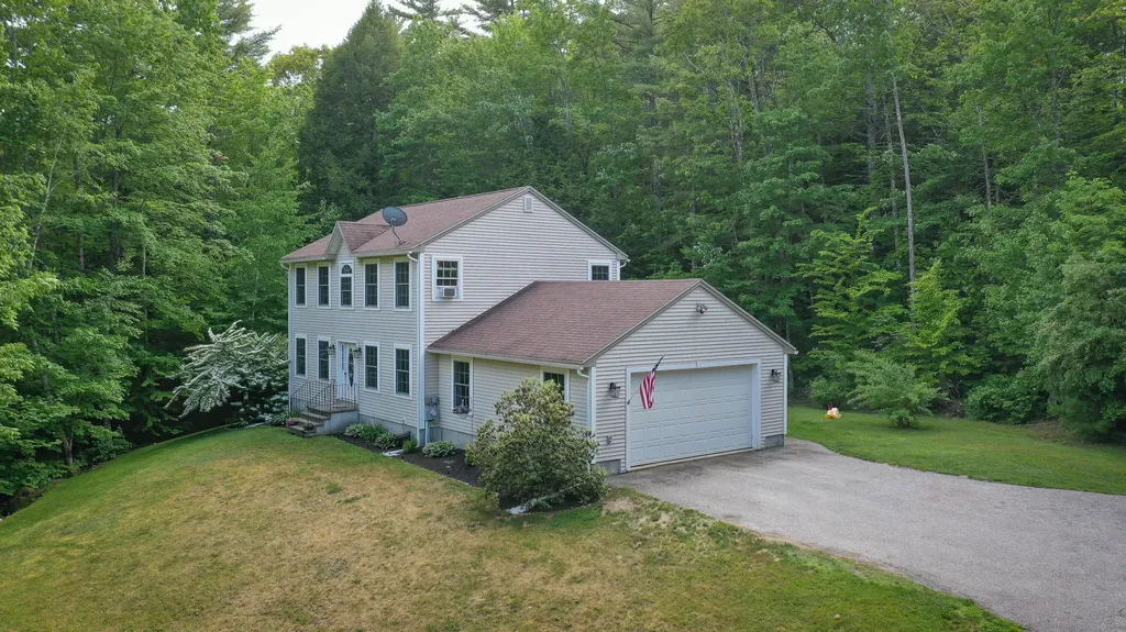 3 Farwell Drive Raymond ME 04071