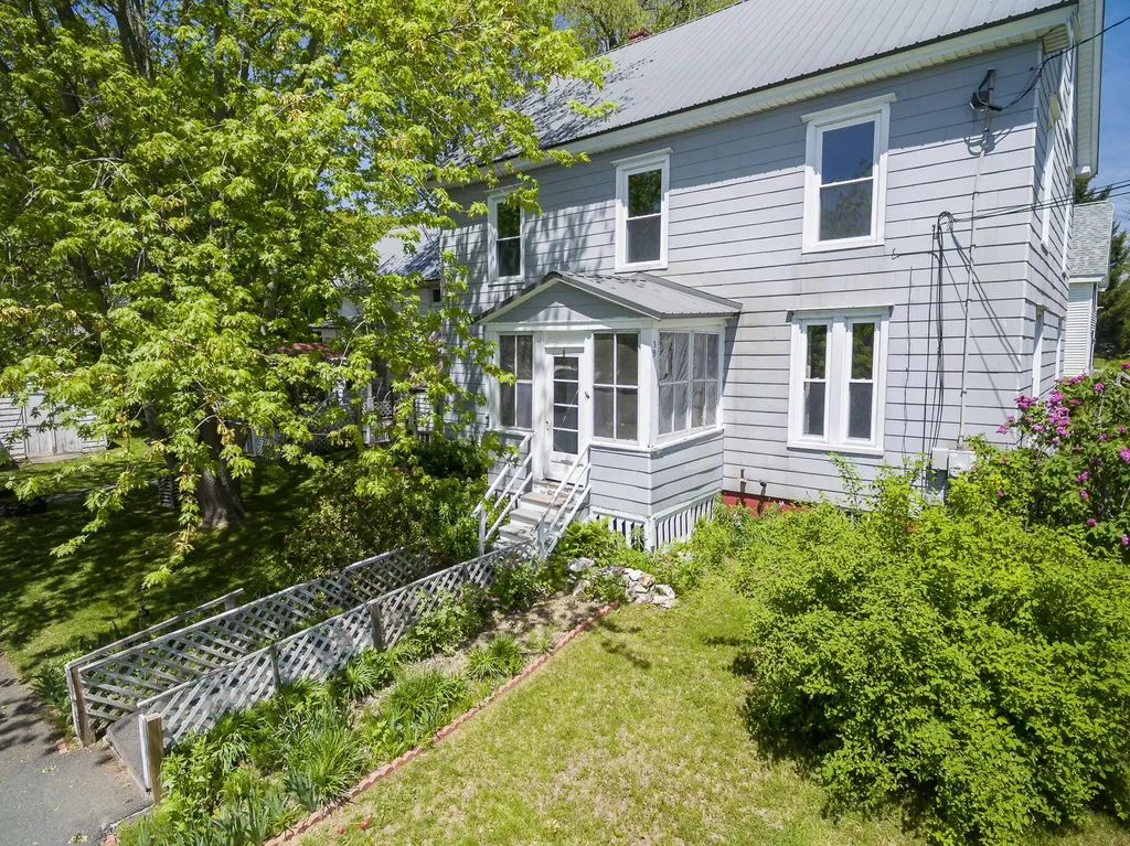 39 Bridge Street Topsham ME 04086