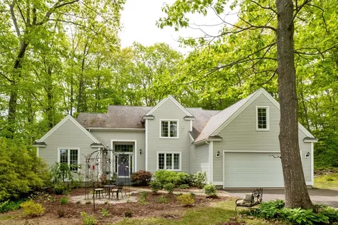 27 Debra Lane Kittery ME 03904