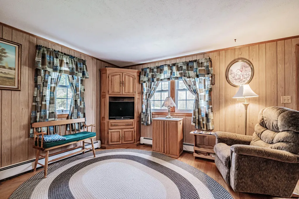 256 Sligo Road Yarmouth ME 04096