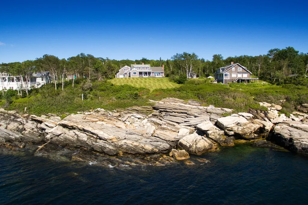44 Curtis Road Bristol ME 04554
