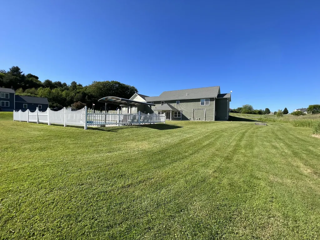 20 Diamond Drive Wales ME 04280