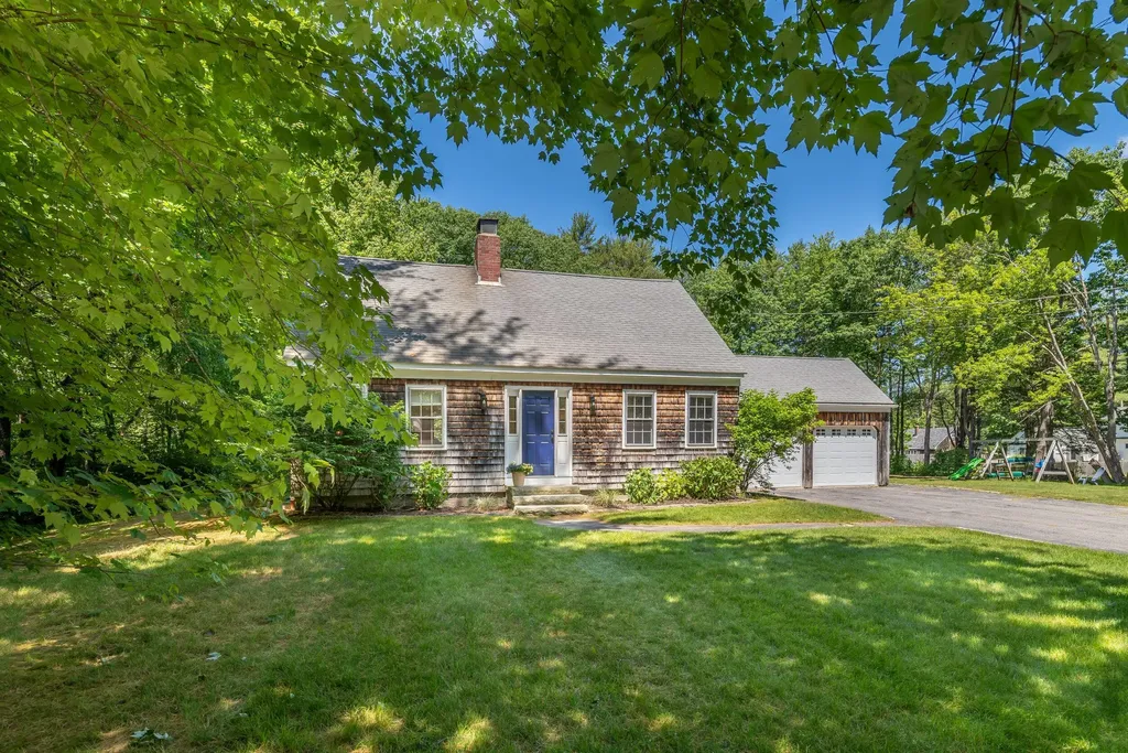 19 Woodland Drive Yarmouth ME 04096