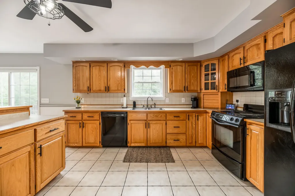 123 Jillian Way Glenburn ME 04401