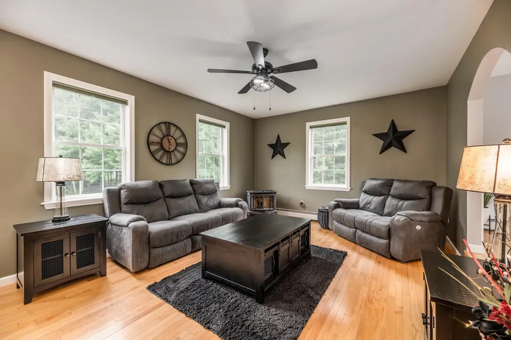 123 Jillian Way Glenburn ME 04401