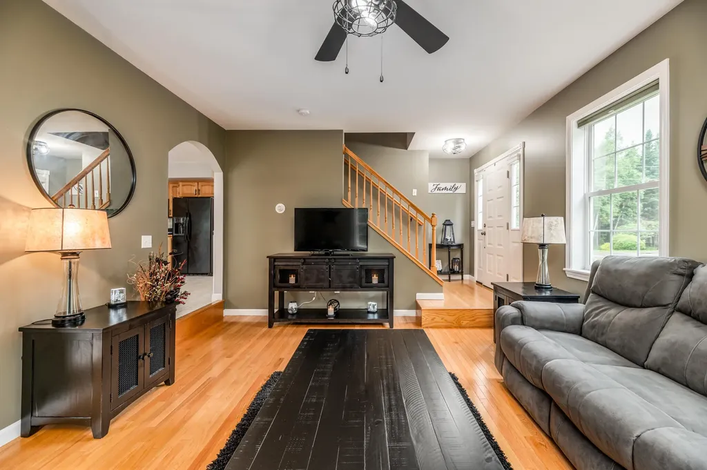 123 Jillian Way Glenburn ME 04401