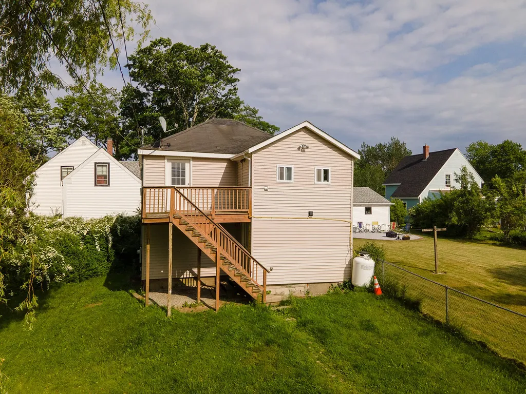 32 Beechwood Street Thomaston ME 04861