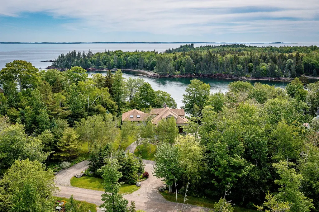 5 Penobscot Lane Owls Head ME 04854