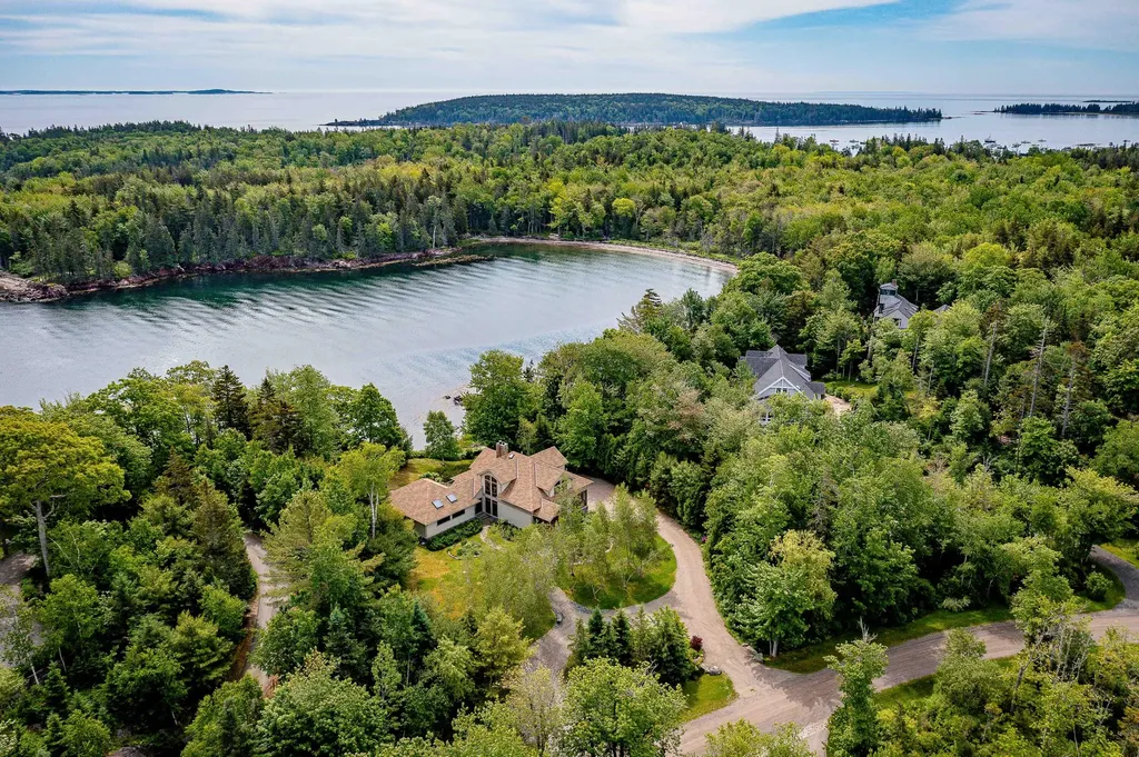 5 Penobscot Lane Owls Head ME 04854