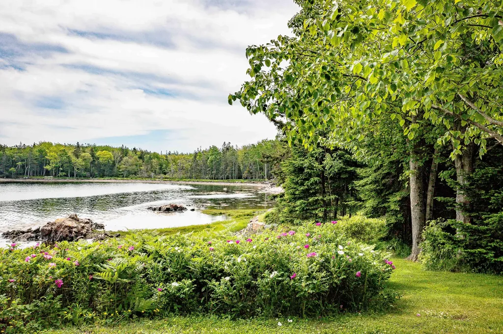 5 Penobscot Lane Owls Head ME 04854