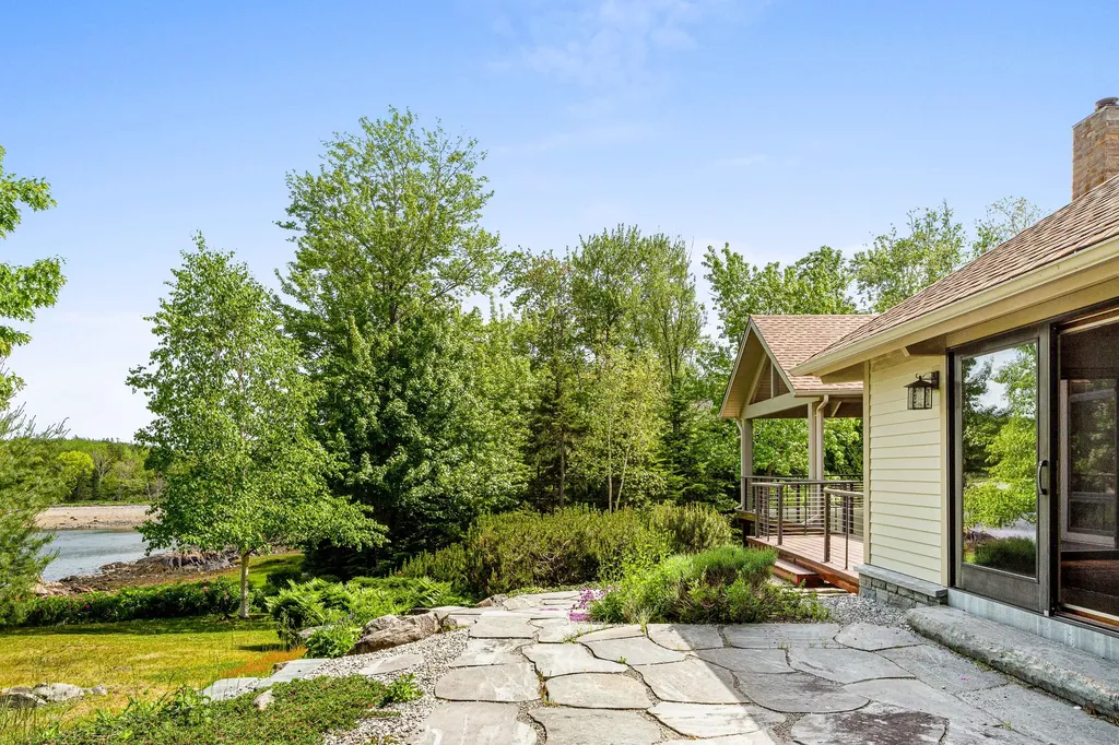 5 Penobscot Lane Owls Head ME 04854