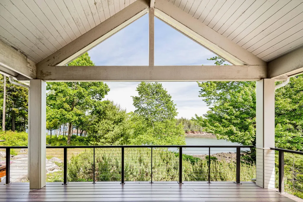 5 Penobscot Lane Owls Head ME 04854