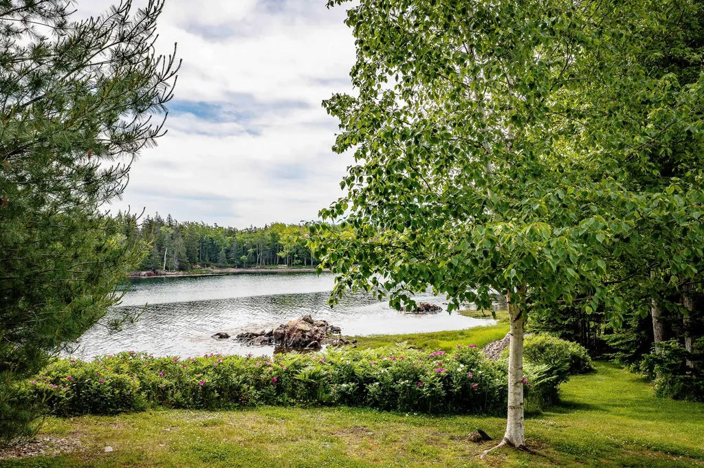 5 Penobscot Lane Owls Head ME 04854