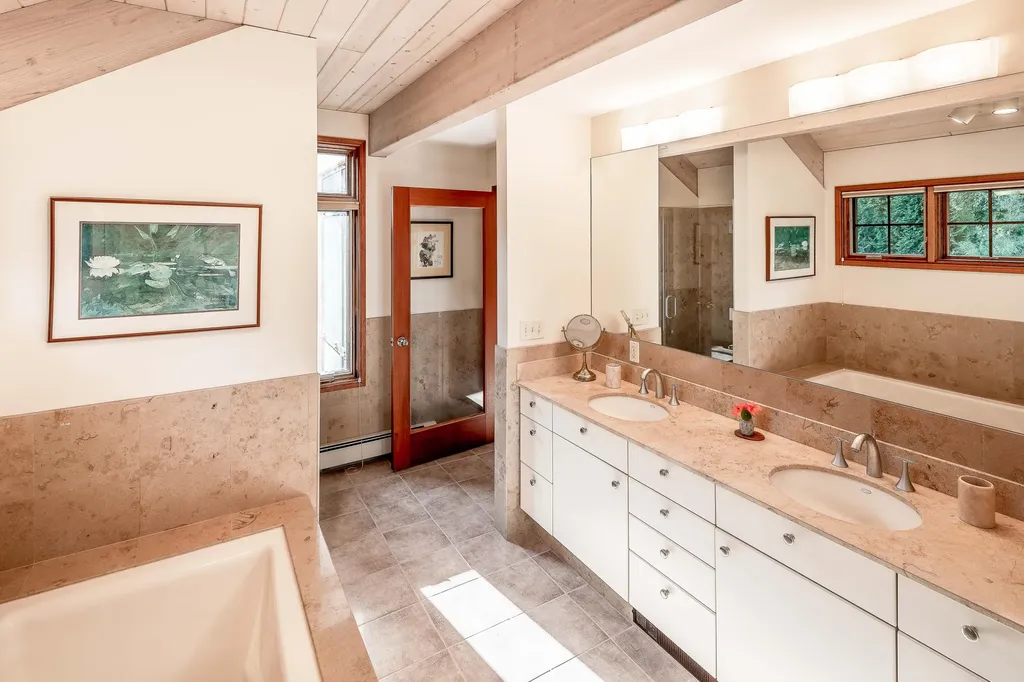 5 Penobscot Lane Owls Head ME 04854